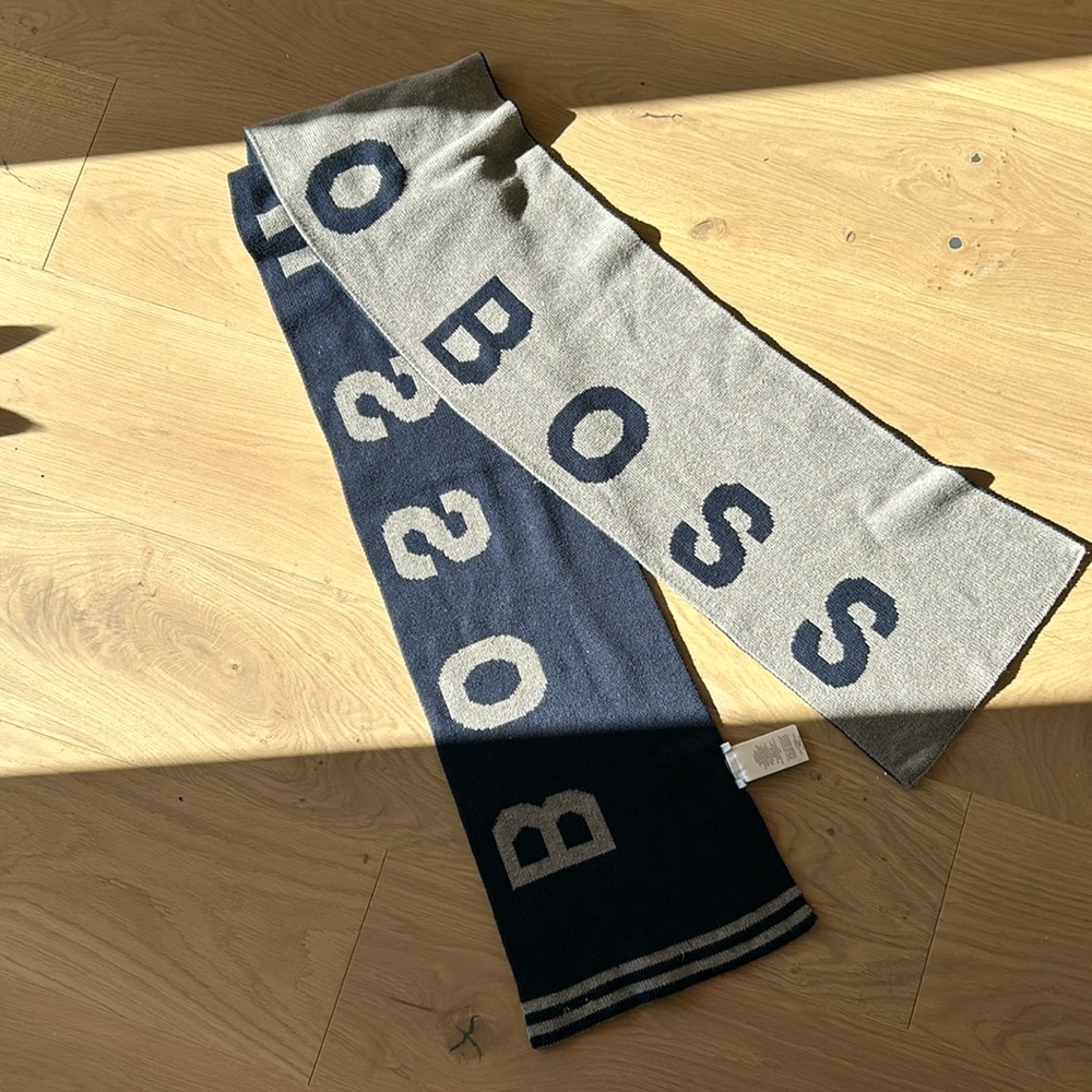 HIGO BOSS winter scarf